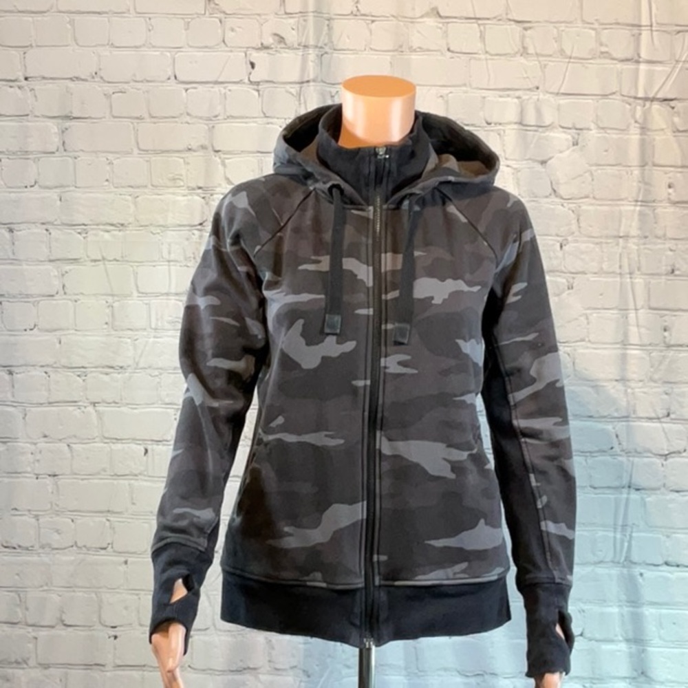 Athleta Triumph Printed Hoodie Sweatshirt Women’s Size Small Camo #511504